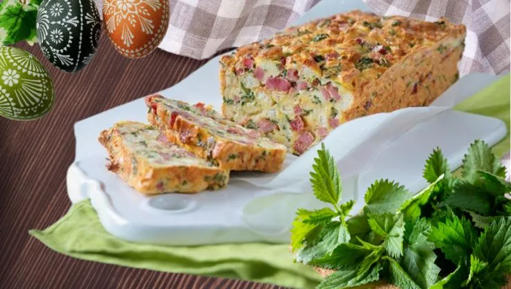 Tradiční velikonoční nadivka s vajíčky a petrželkou