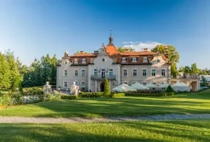 Zámek v parku Průhonice s zahradou